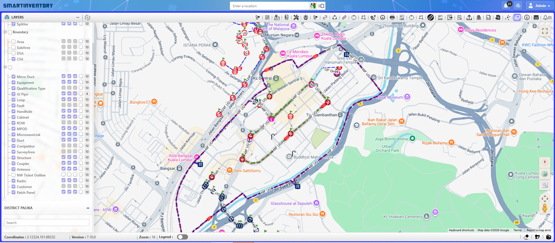 SmartInventory showing a live multi-layer network plant on a basemap, with the network-layers panel listing splitters, ducts, handholes, cabinets and patch panels